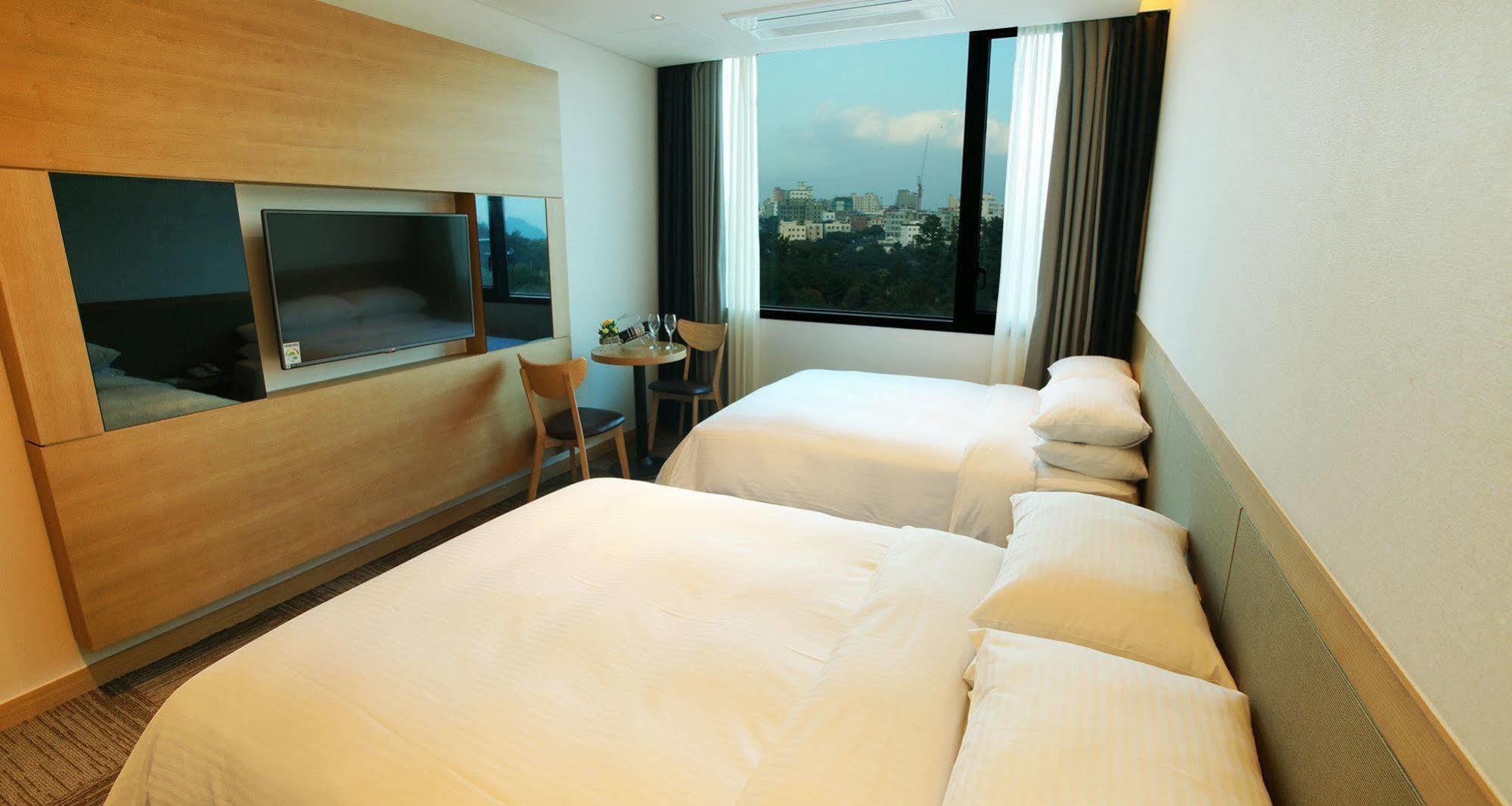 Jeju Poong Gyung Hotel Seogwipo Exterior foto